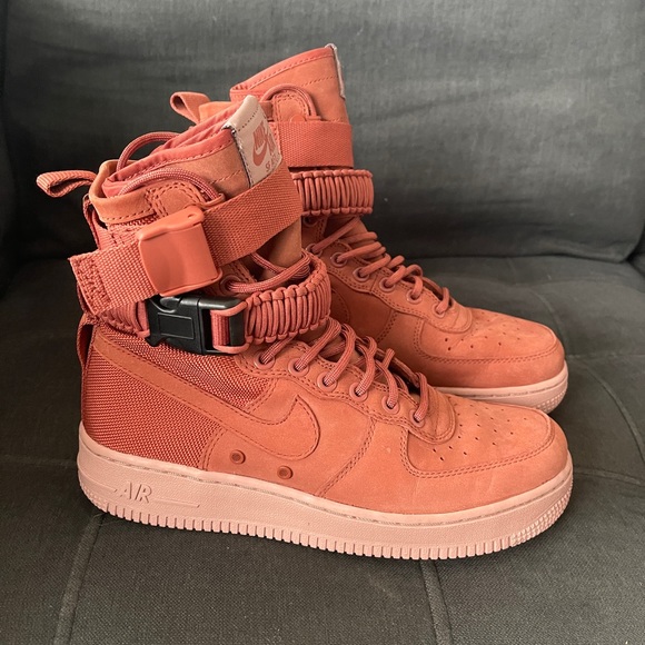 SOLD - Women’s SF Air Force 1 High 'Dusty Peach - Picture 2 of 7